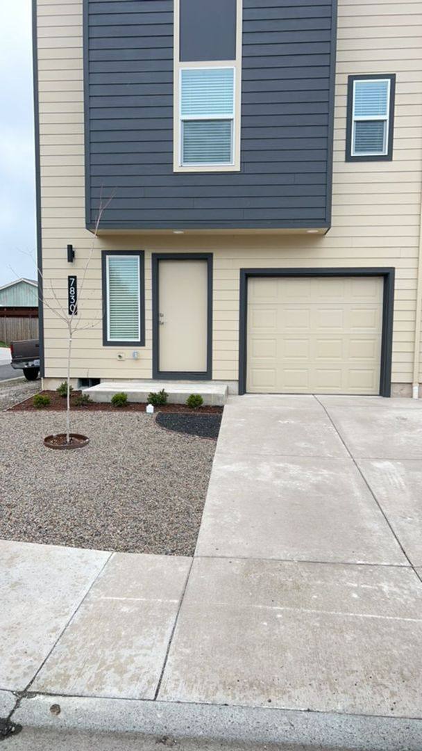 Townhouse for rent at 7830 Jacqueline Way, White City, OR 97503
