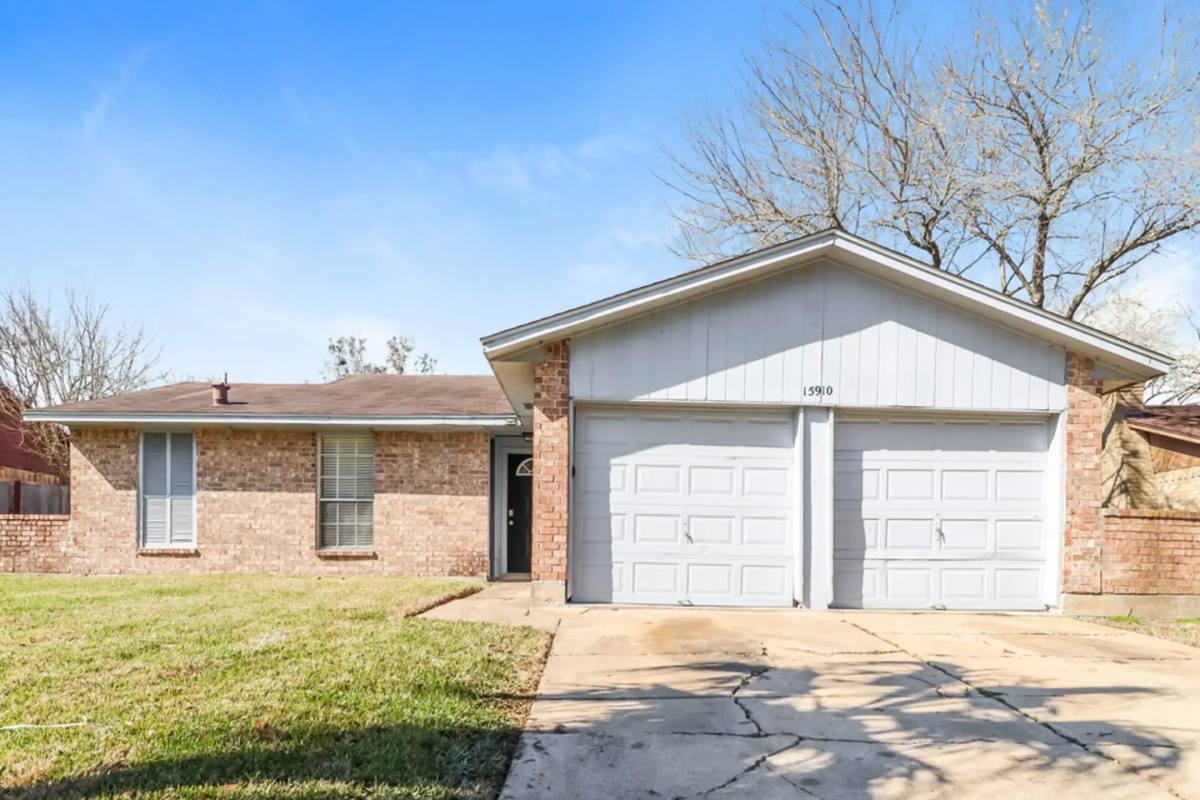 House for rent at 15910 Blueridge Rd, Missouri City, TX 77489