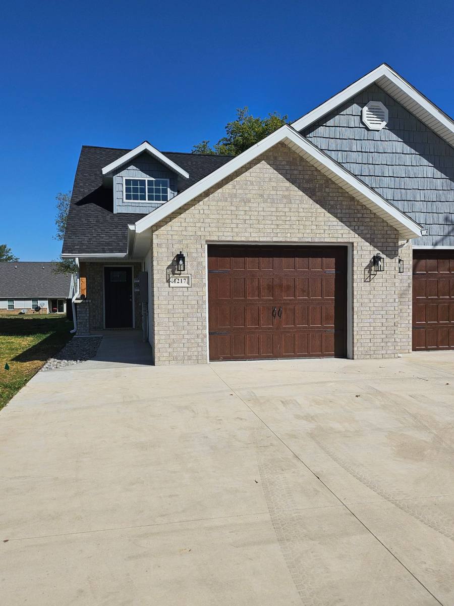 Townhouse for rent at 1209 E 12th St, Joplin, MO 64801