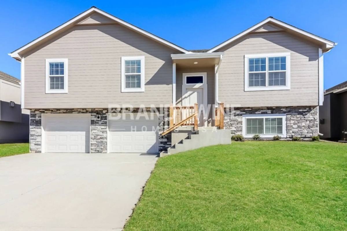 House for rent at 14312 Oakland Court, Grandview, MO 64030
