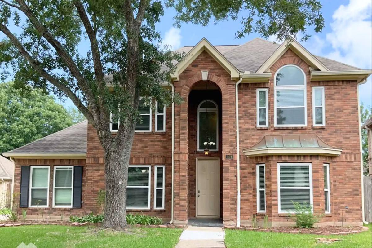 House for rent at 104 Lake Point Court, League City, TX 77573