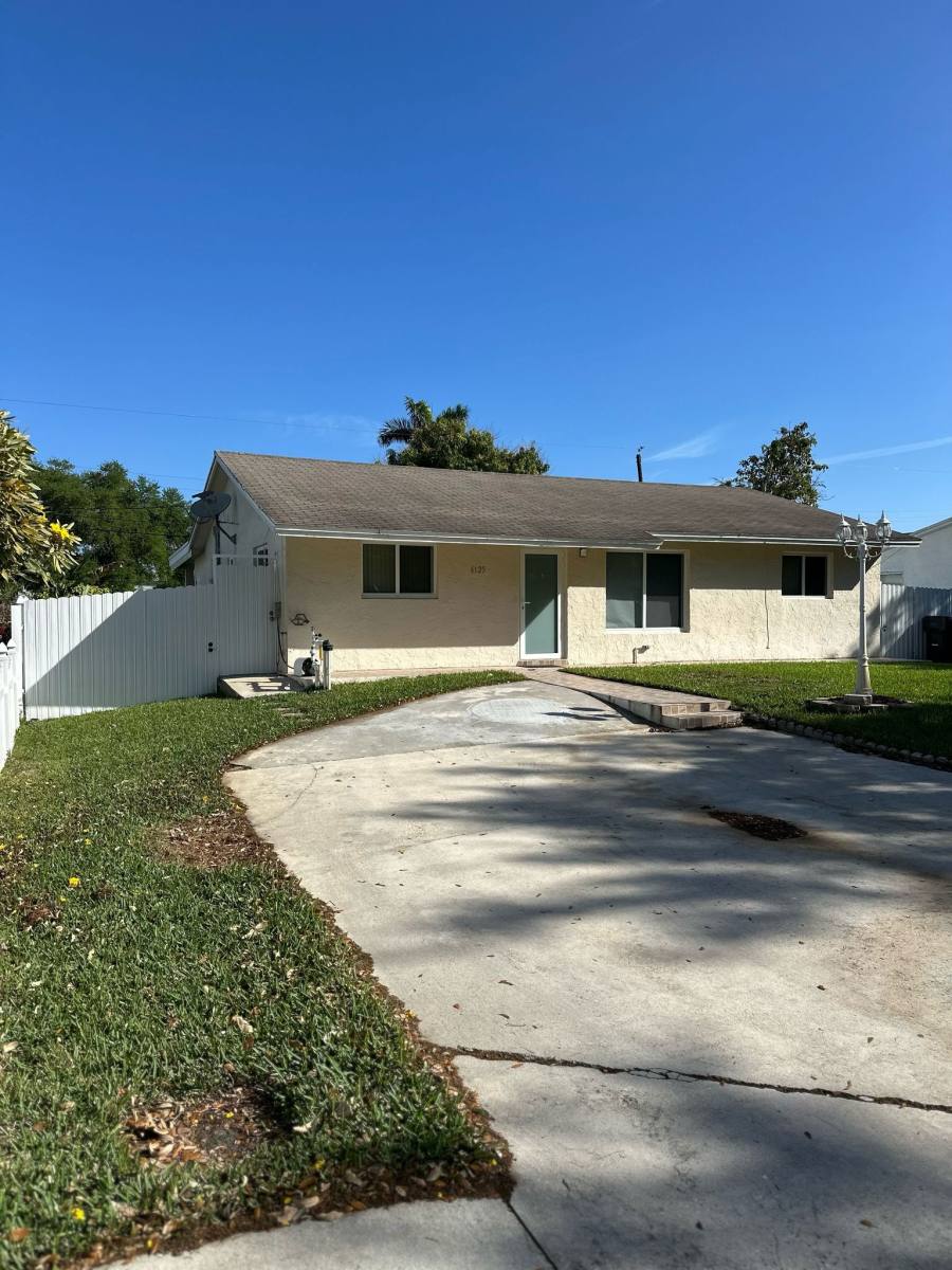 House for rent at 6125 Hayes St, Hollywood, FL 33024