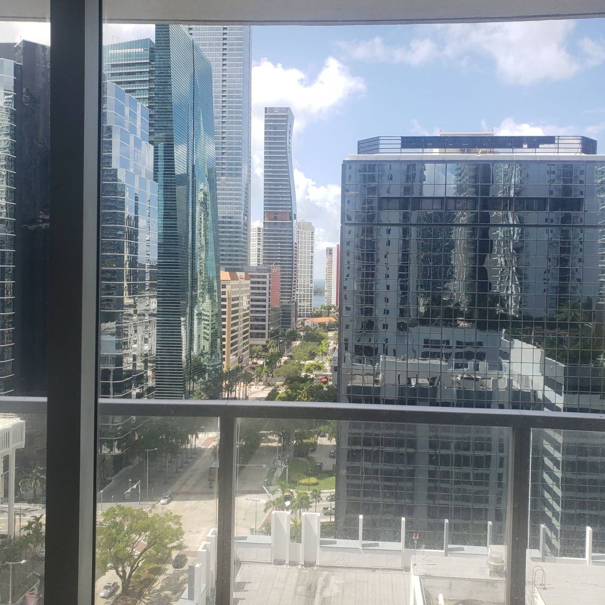 Apartment for rent at 1060 Brickell Ave #1709, Miami, FL 33131