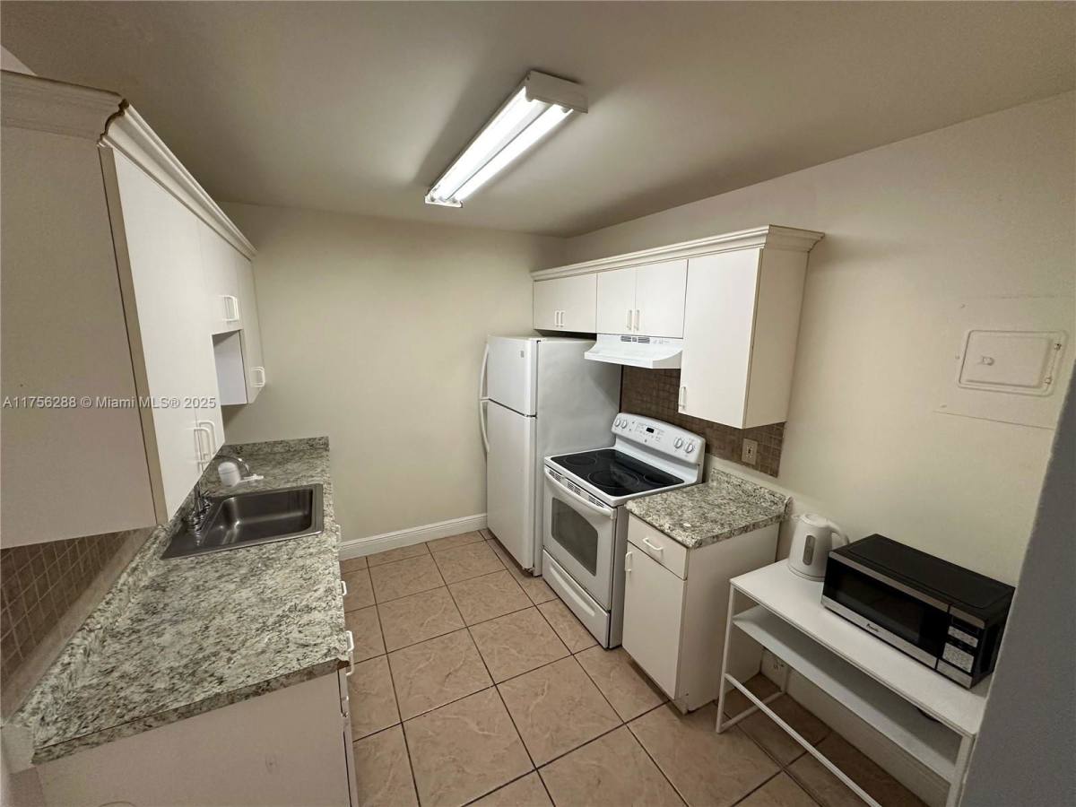 Apartment for rent at 2008 Jackson St #E-7, Hollywood, FL 33020