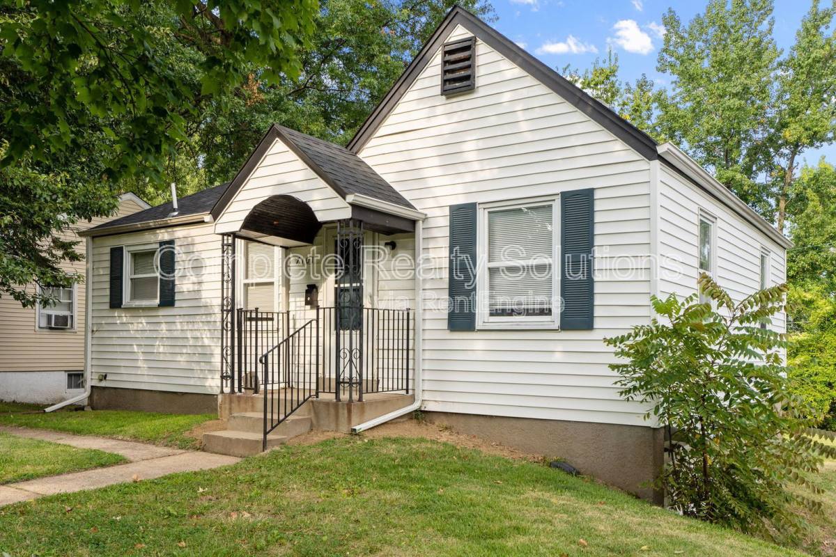 House for rent at 7101 Manette Dr, Saint Louis, MO 63136