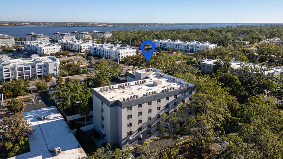 Apartment for rent at 1029 7th Ave E, Bradenton, FL 34208