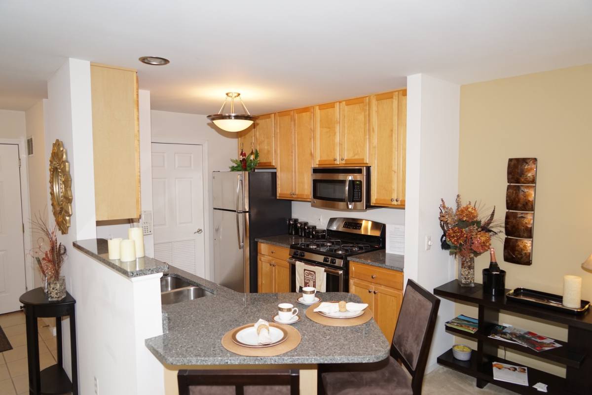 Apartment for rent at 2121 45th St, Highland, IN 46322