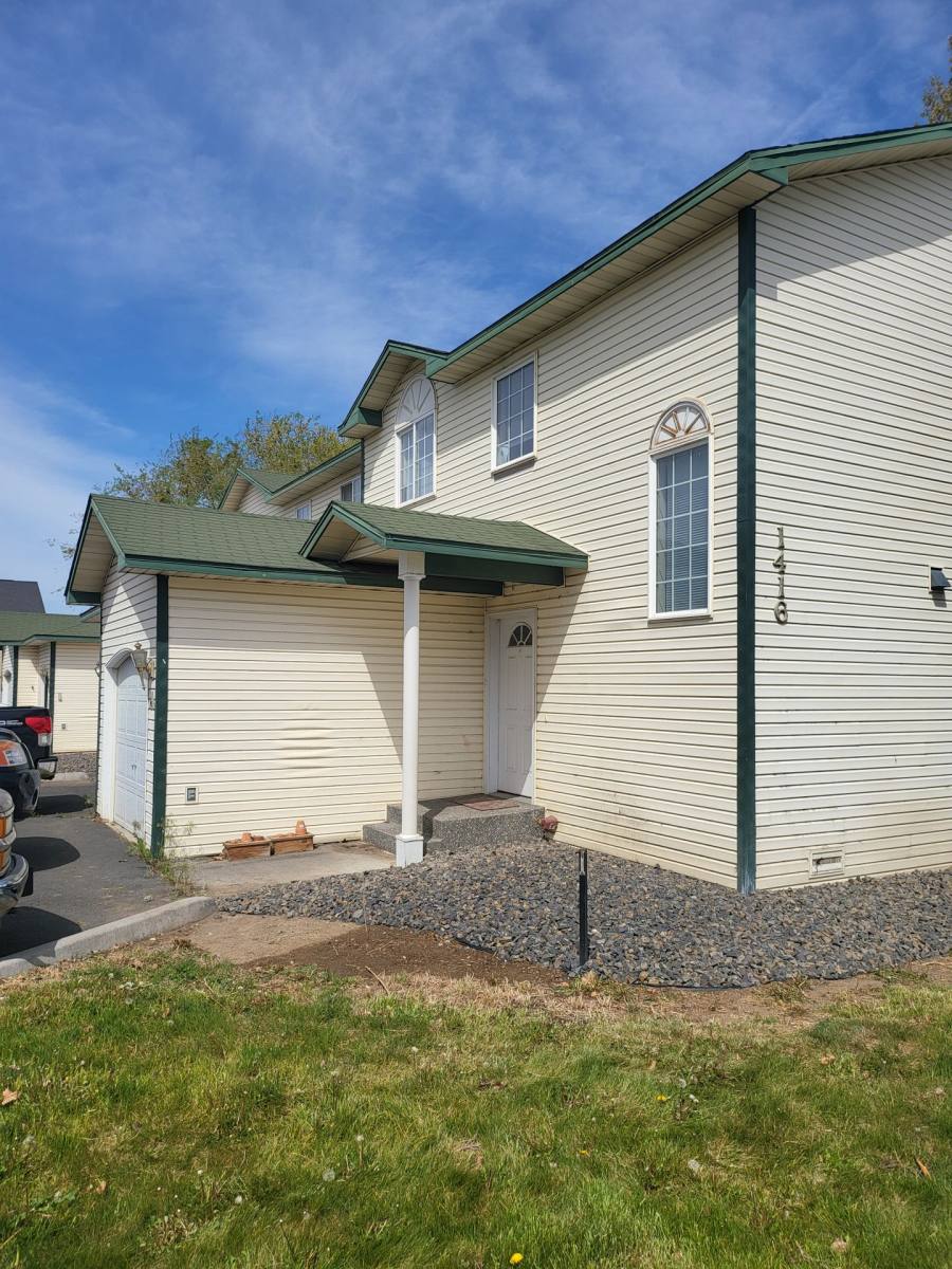 Apartment for rent at 1416 S Skyline Dr, Moses Lake, WA 98837