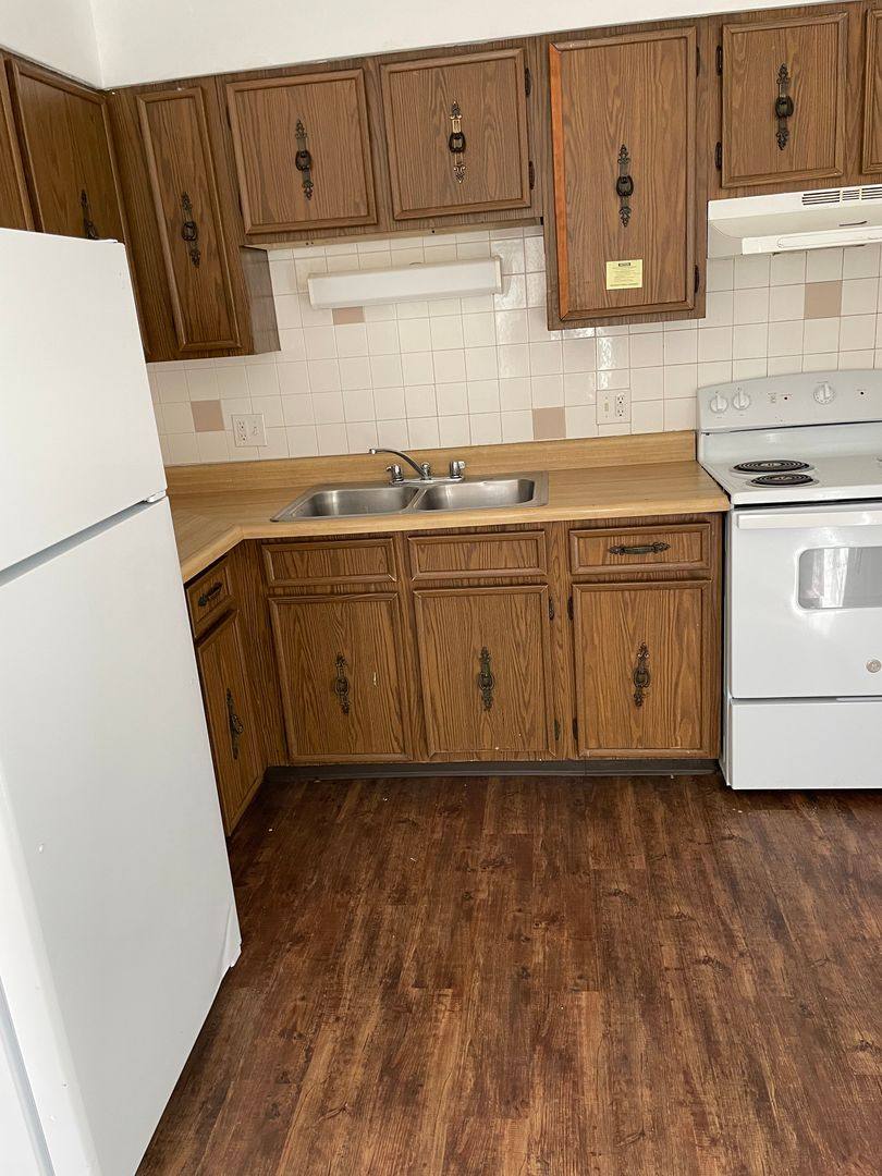 Apartment for rent at 104 N 27th St, Belleville, IL 62226