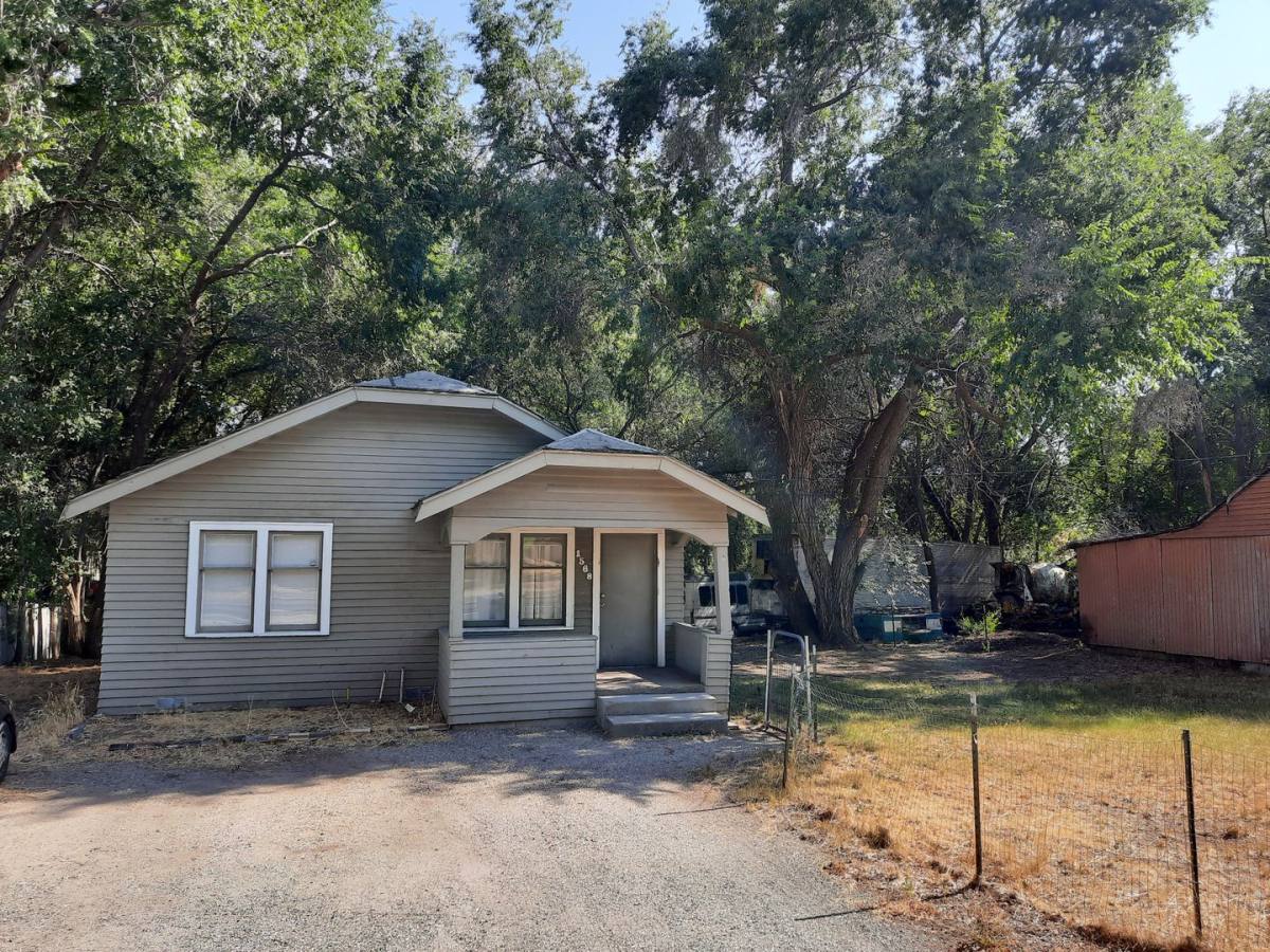 House for rent at 1568 3rd St NE, East Wenatchee, WA 98802