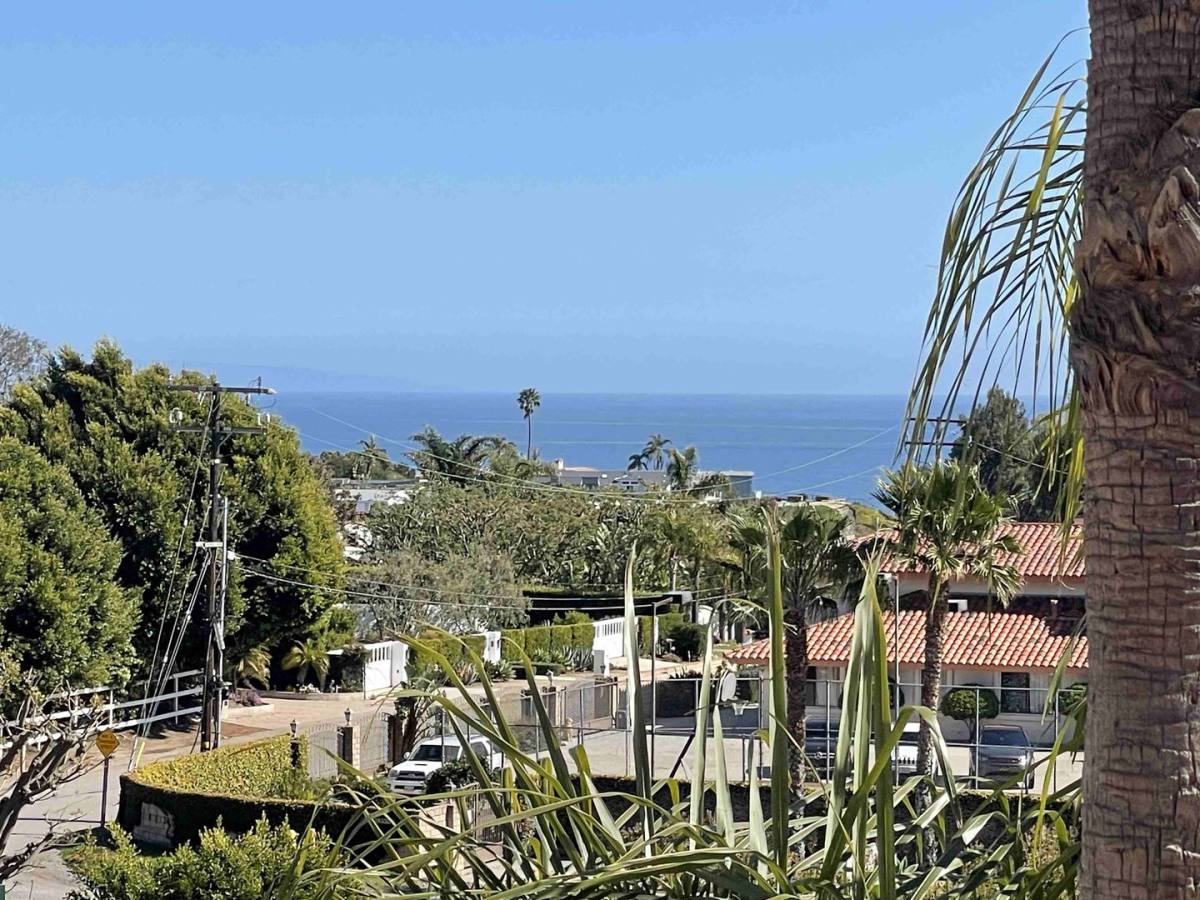 Townhouse for rent at 6451 Zuma View Place, Malibu, CA 90265