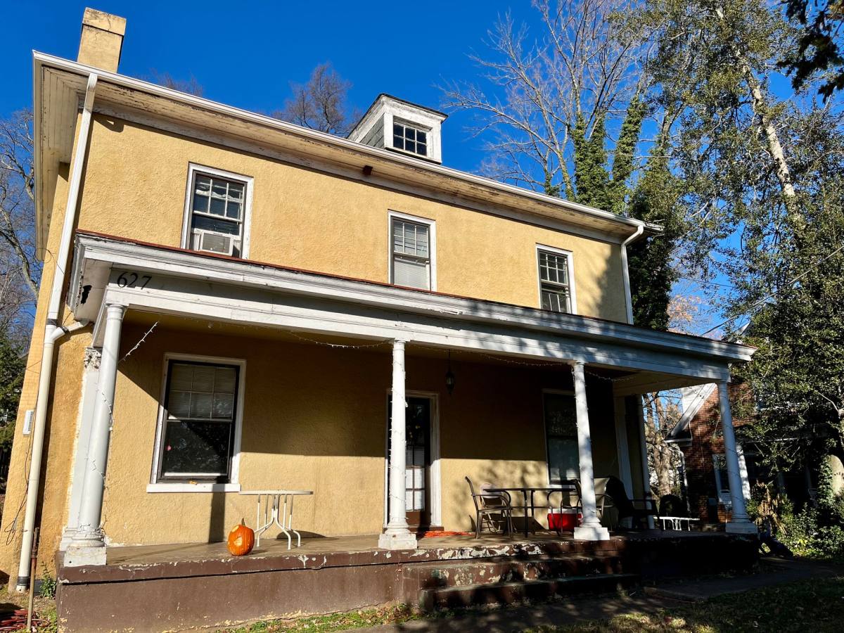 Apartment for rent at 627 Cabell Ave, Charlottesville, VA 22903