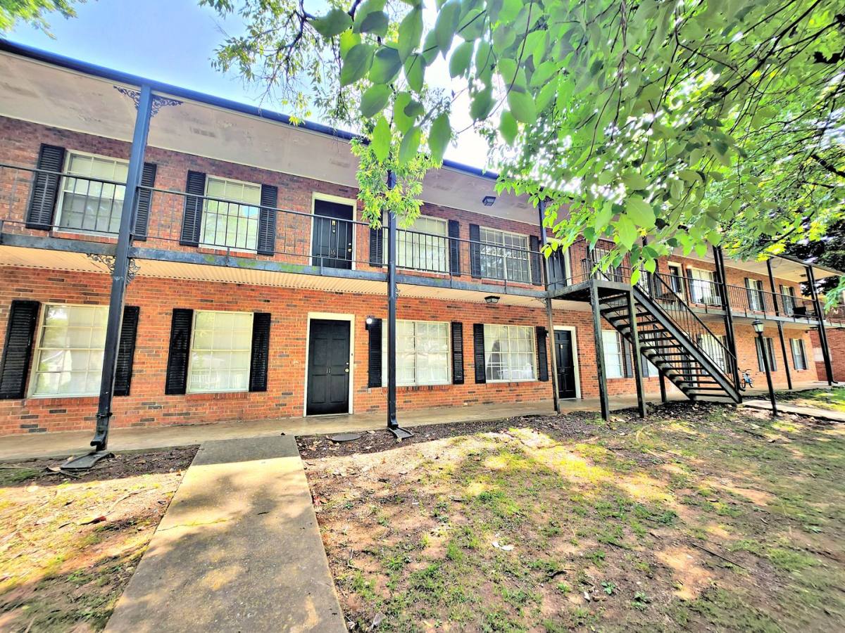 Apartment for rent at 1213 - 1221 N St SE, Decatur, AL 35601