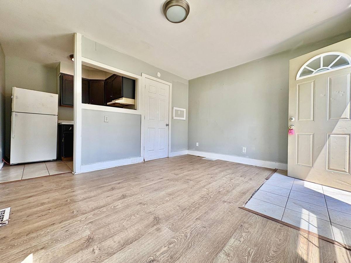 Apartment for rent at 816 E Grove St, Mishawaka, IN 46545