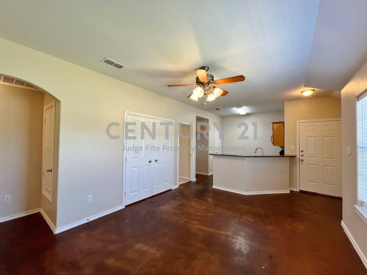 House for rent at 124 Sunburst Court, Weatherford, TX 76087
