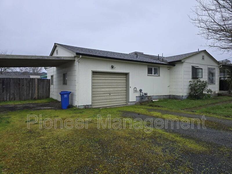 House for rent at 4167 Hanna St, Roseburg, OR 97471