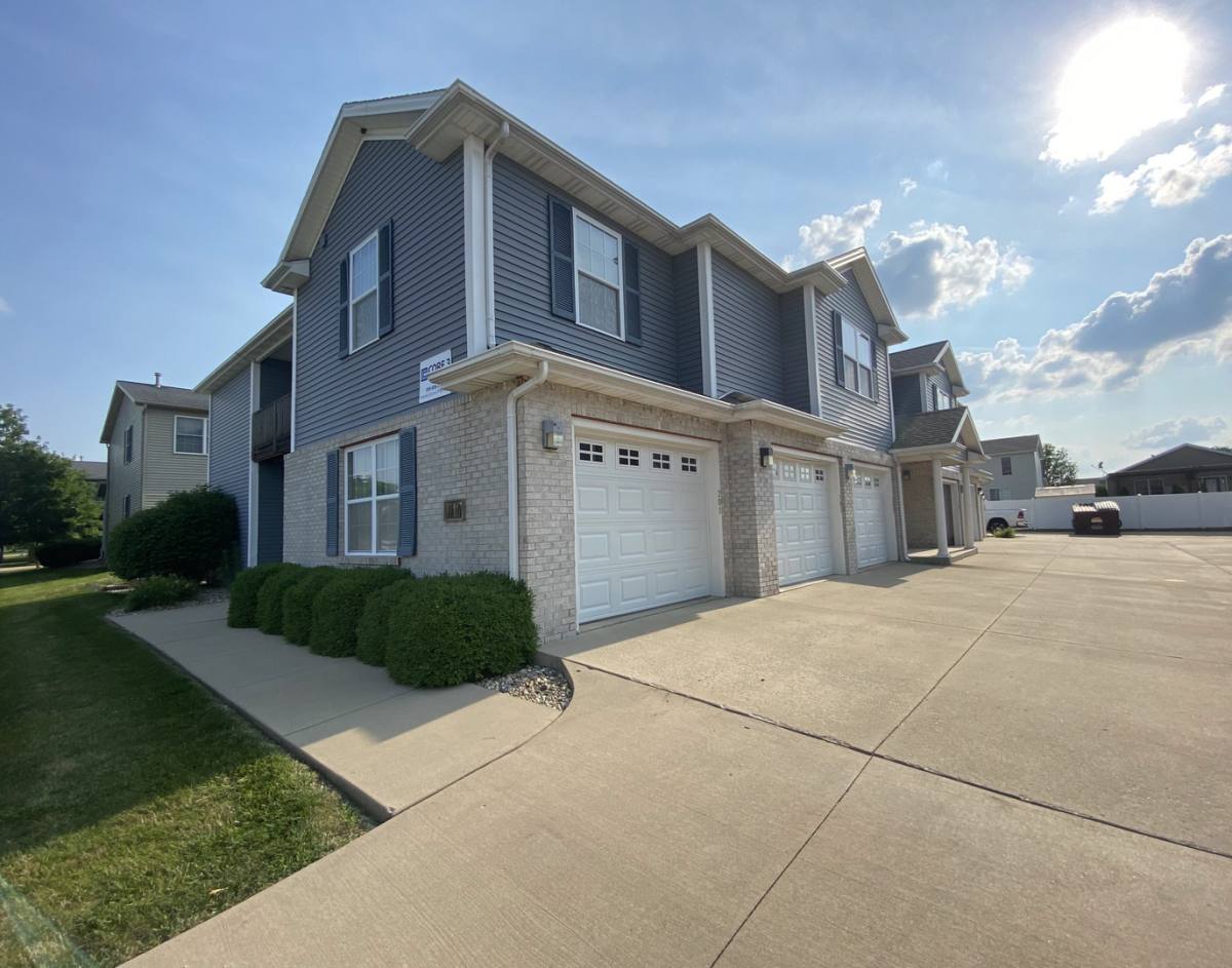 Apartment for rent at 1114, 1116, 1118, 1120 Ekstam, Bloomington, IL 61704