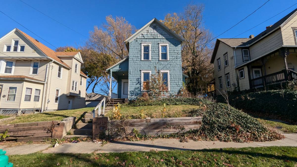 Apartment for rent at 569 Allyn St, Akron, OH 44311