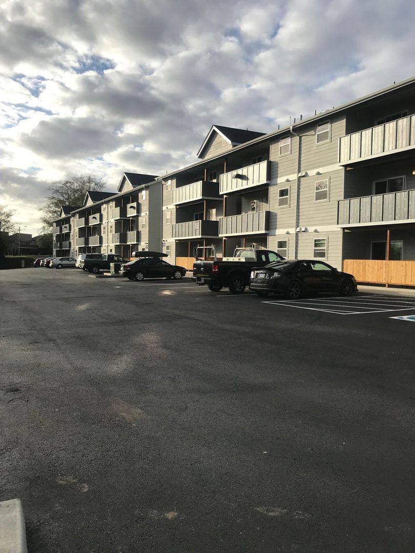 Apartment for rent at 2031-2035 5th St, Astoria, OR 97103