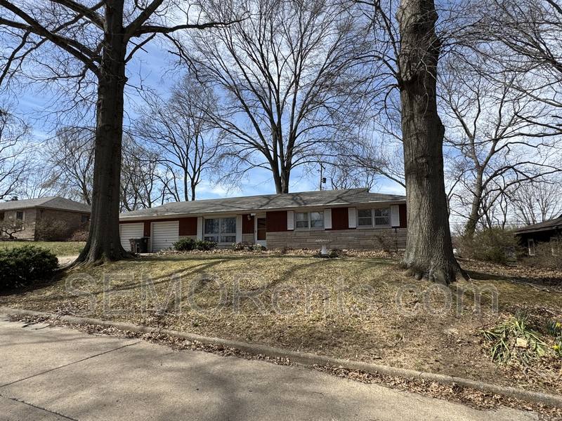 House for rent at 1025 Caufield Dr, Cape Girardeau, MO 63701