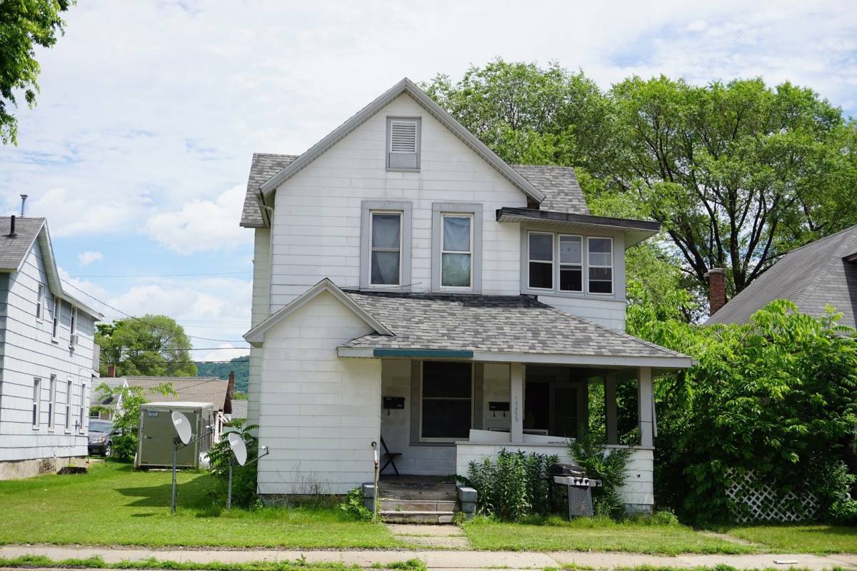 Apartment for rent at 1346 1348 George St, La Crosse, WI 54603