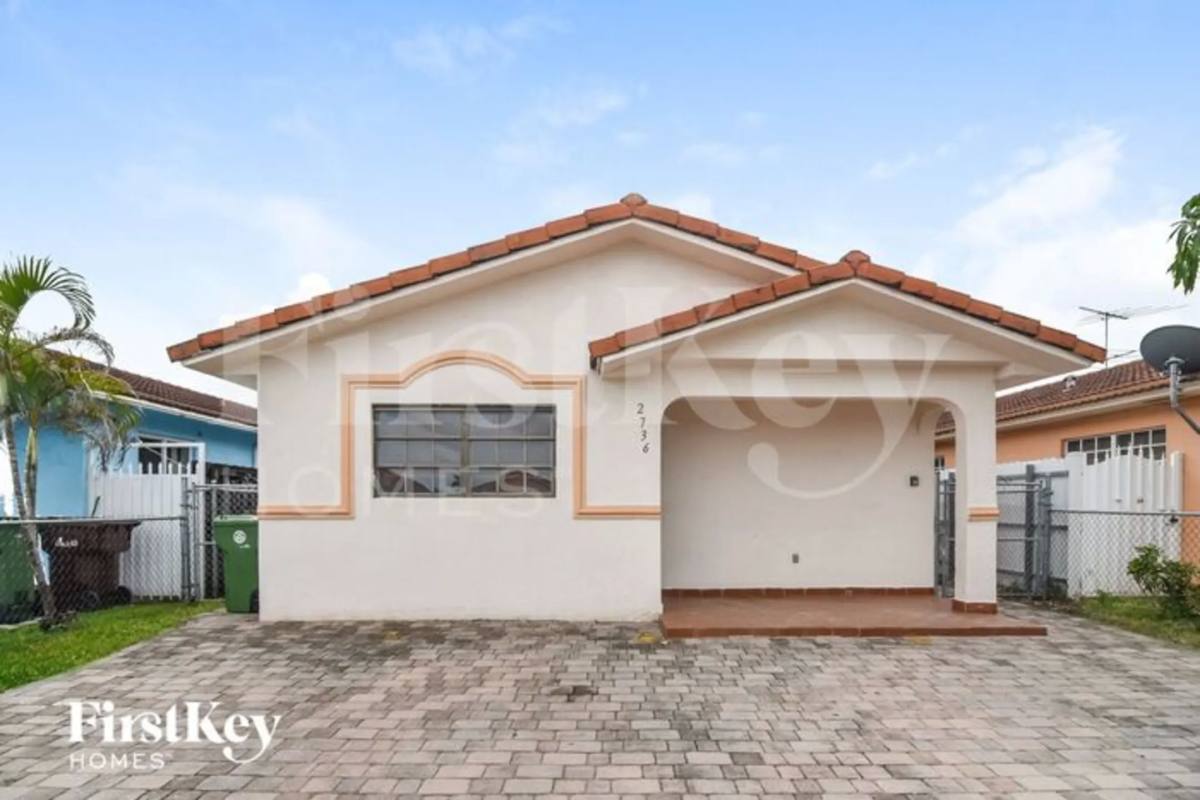 House for rent at 2736 W 72nd St, Hialeah, FL 33016