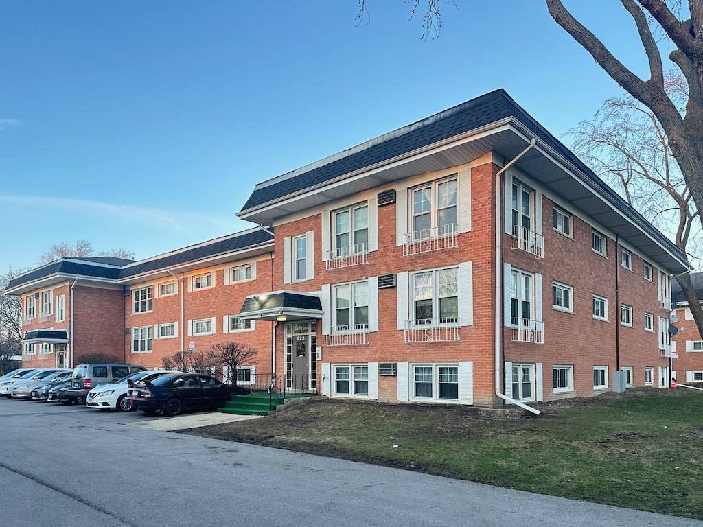 Apartment for rent at 622 22 Lincoln Ave #D302, Addison, IL 60101
