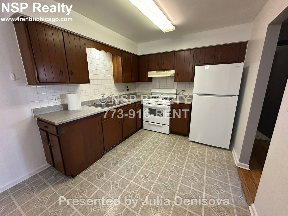 Apartment for rent at 415 Stevens Dr #104, Addison, IL 60101