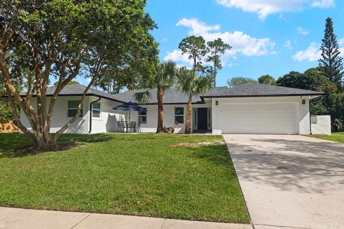 House for rent at 12151 Old Country Rd N, Wellington, FL 33414