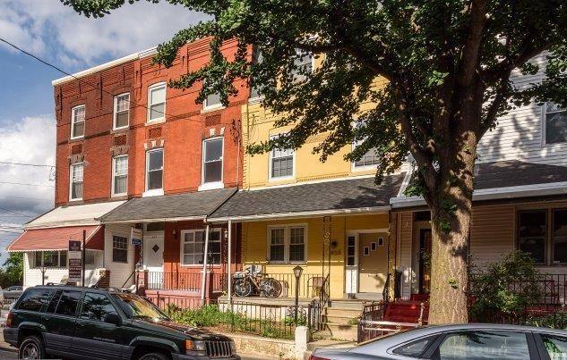 Apartment for rent at 637 N 32nd St #2, Philadelphia, PA 19104