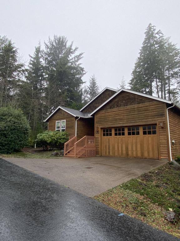 House for rent at 1095 SW Morning Walk, Depoe Bay, OR 97341