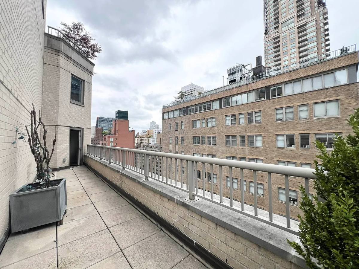 Apartment for rent at 200 E 71st St #16JJ, New York, NY 10021