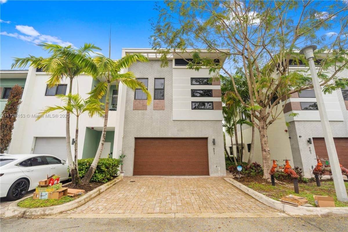 Townhouse for rent at 897 NW 45th Terrace, Fort Lauderdale, FL 33317