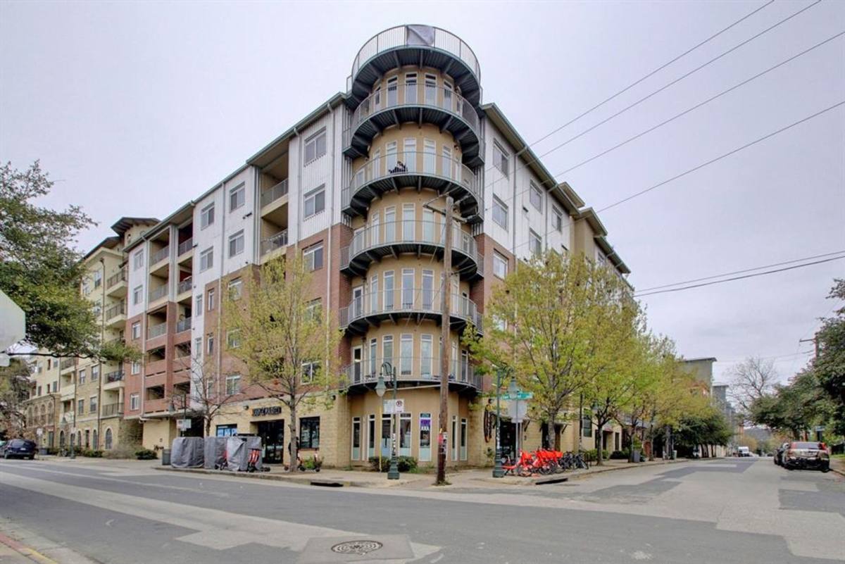 Apartment for rent at 910 W 25th St, Austin, TX 78705