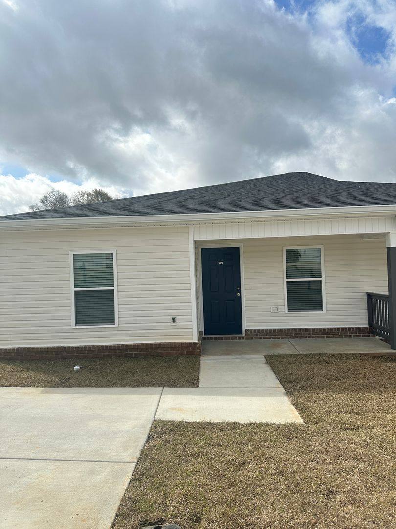 Townhouse for rent at 219 Charleston Dr, Enterprise, AL 36330