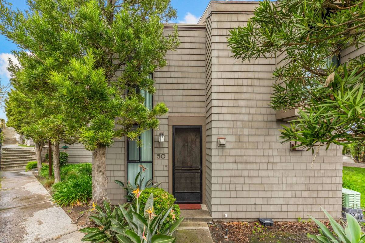 Townhouse for rent at 675 S Sierra Ave, Solana Beach, CA 92075