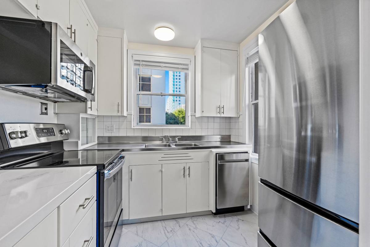 Apartment for rent at 1310 Jones St #105, San Francisco, CA 94109