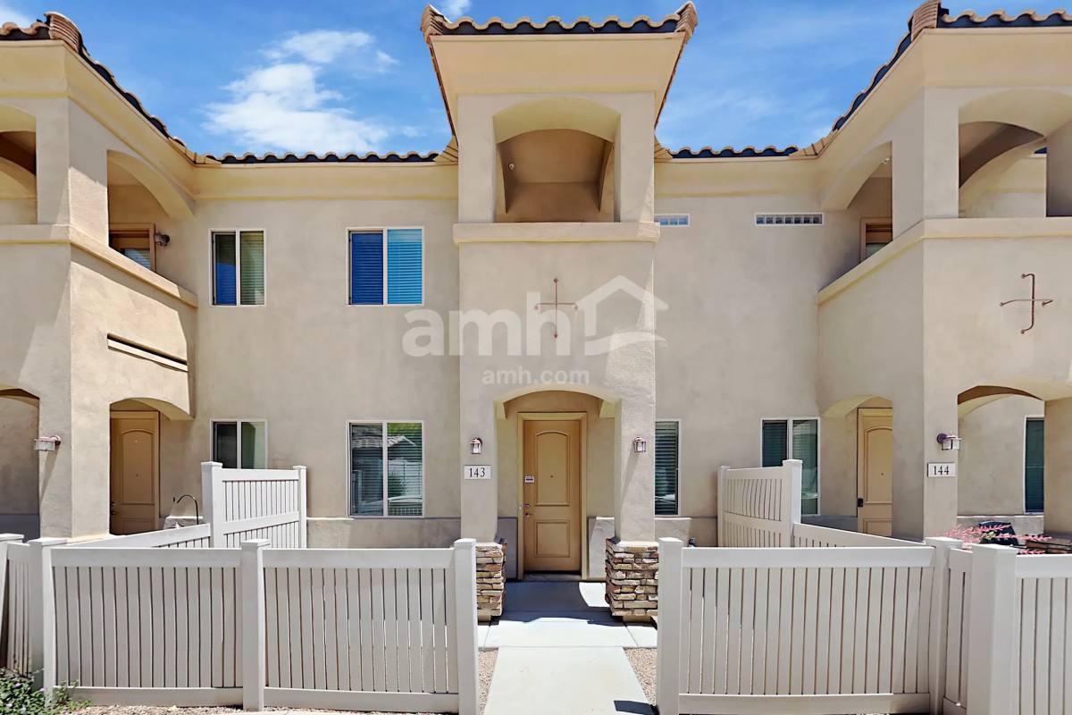 Townhouse for rent at 20025 N 20th St, Phoenix, AZ 85024