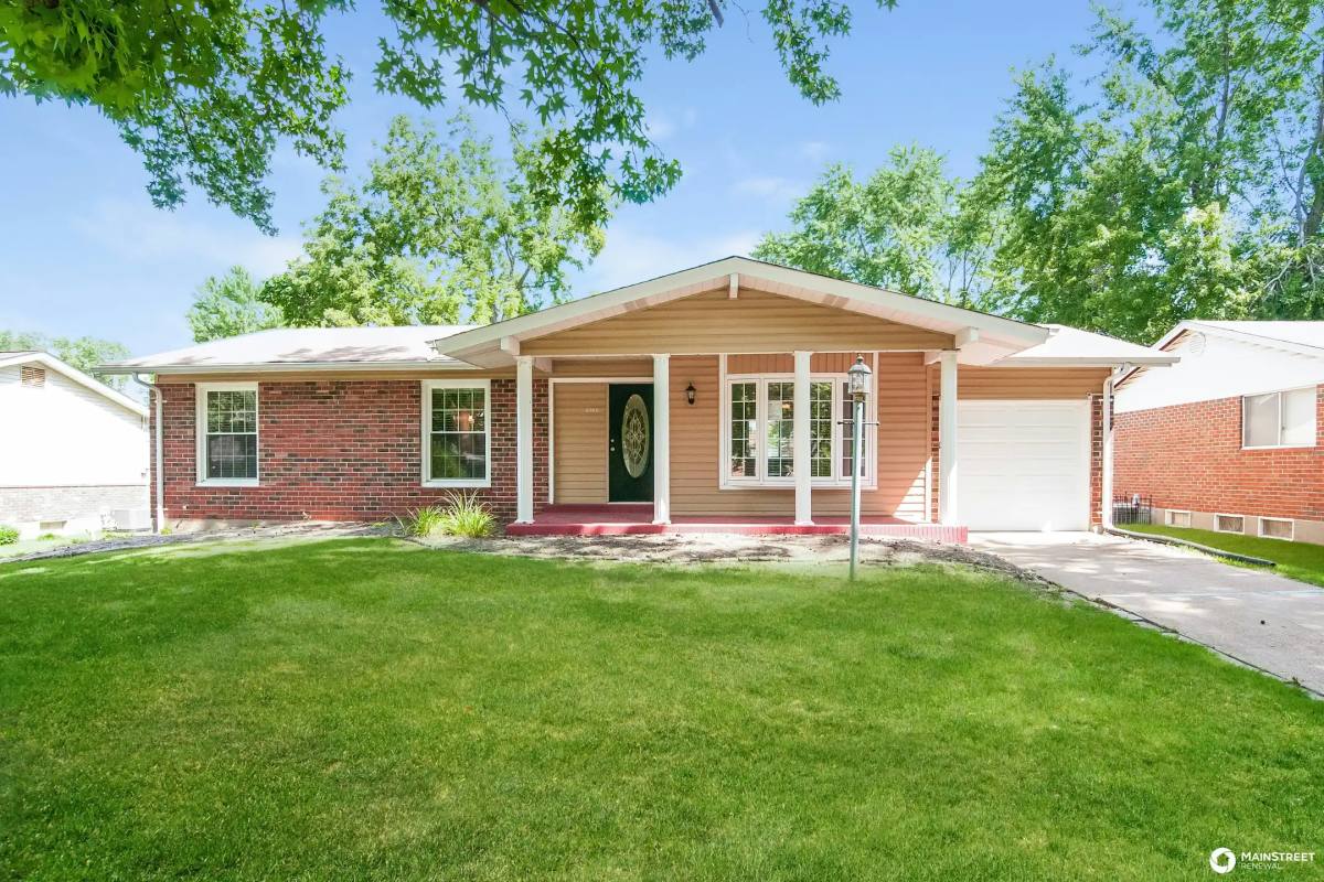 House for rent at 2025 Huntington Dr, Florissant, MO 63033