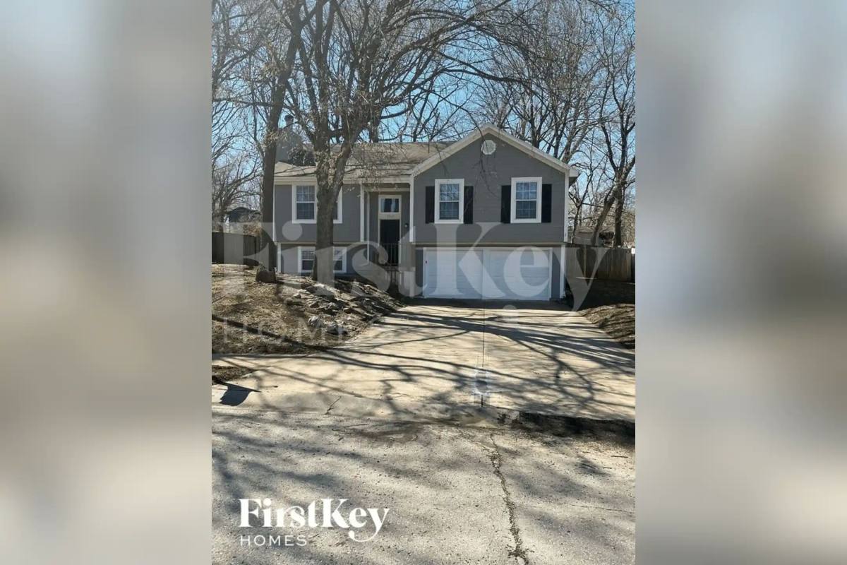 House for rent at 14910 Stonewood Dr, Grandview, MO 64030