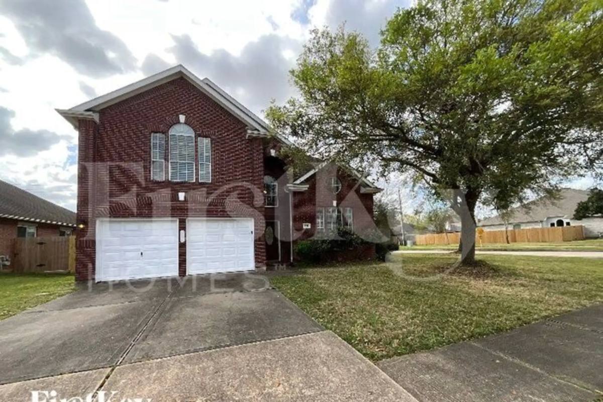 House for rent at 2731 Cross Tide Lane, Friendswood, TX 77546
