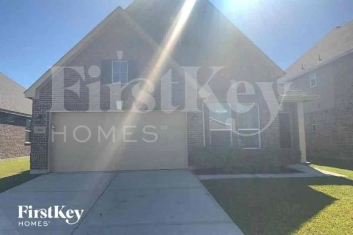 House for rent at 4810 Bay Vista Dr, Baytown, TX 77523