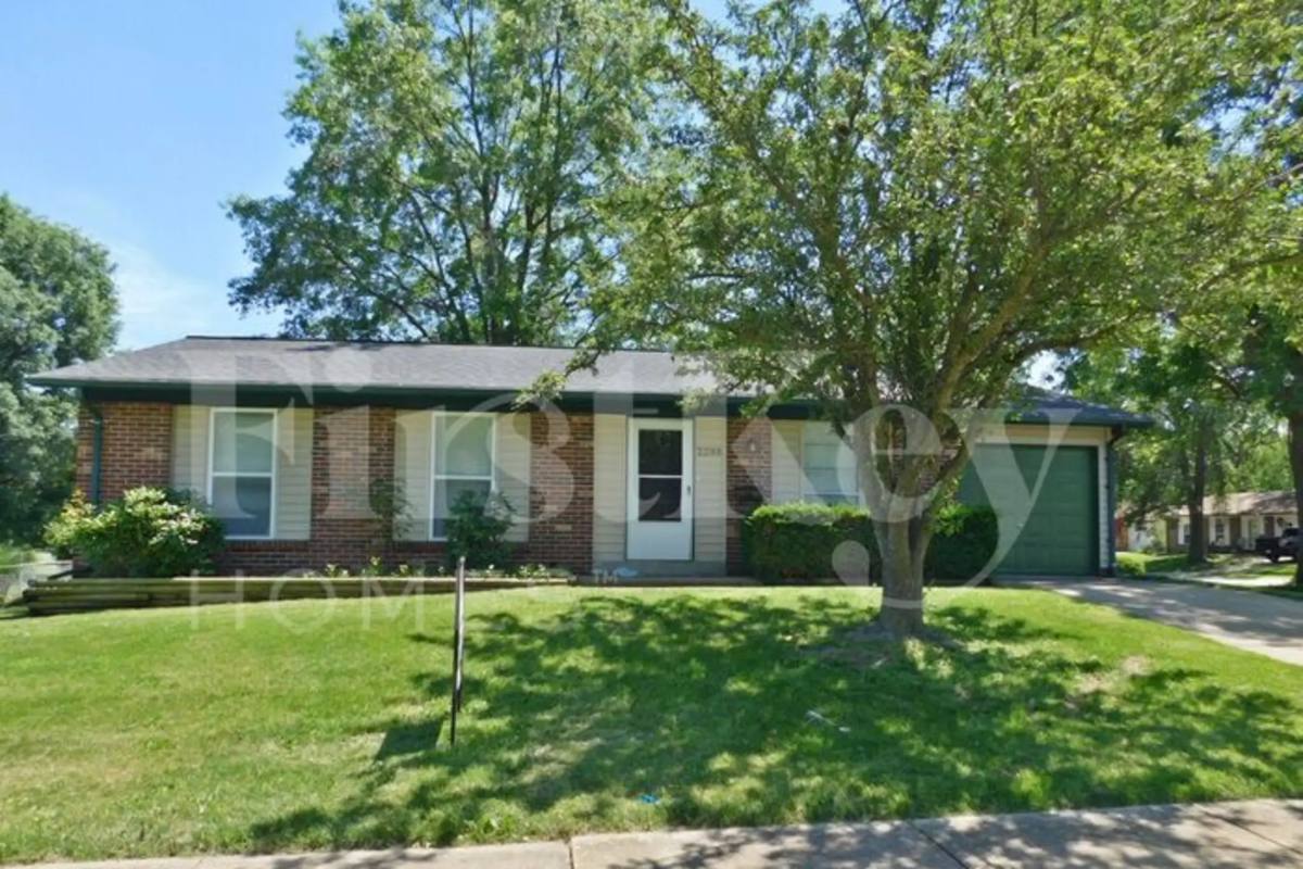 House for rent at 2288 Kingsford Dr, Florissant, MO 63031