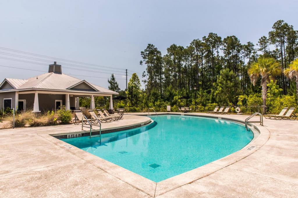 Townhouse for rent at 380 Date Palm Lane, Freeport, FL 32439
