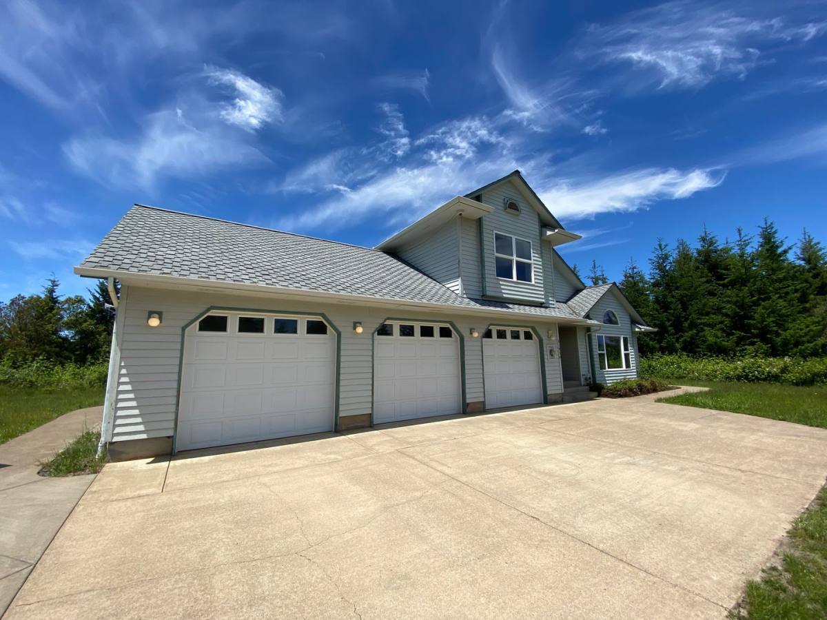 House for rent at 31934 Deberry Rd, Creswell, OR 97426