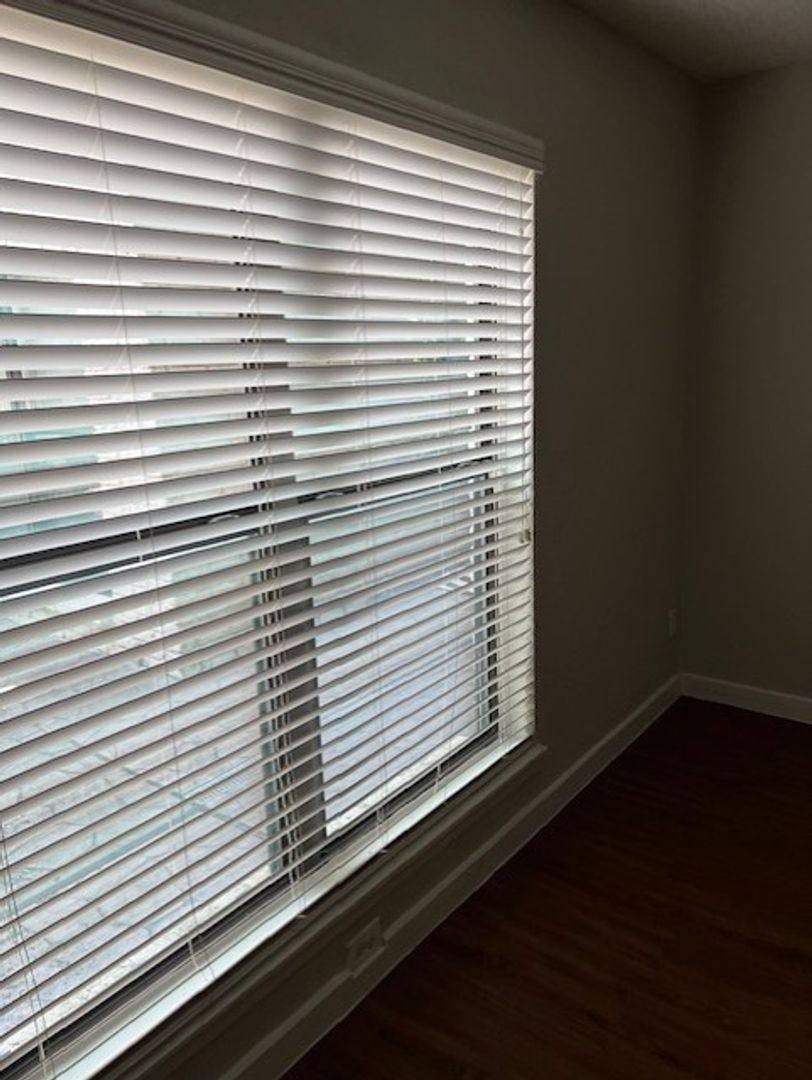 Apartment for rent at 400 Westmoreland St, Houston, TX 77006