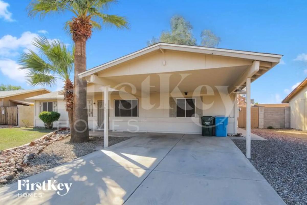 House for rent at 901 W Tonopah Dr, Phoenix, AZ 85027