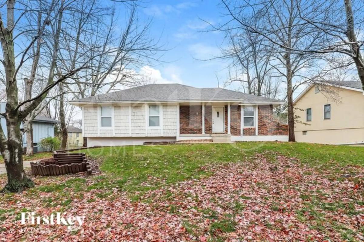 House for rent at 1920 SW 4th St, Lees Summit, MO 64081