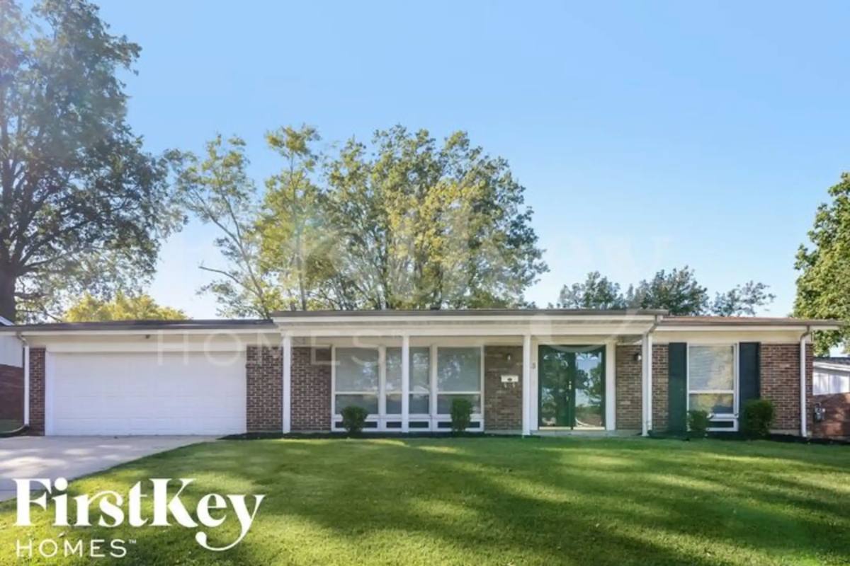 House for rent at 3 Edgestone Court, Florissant, MO 63033