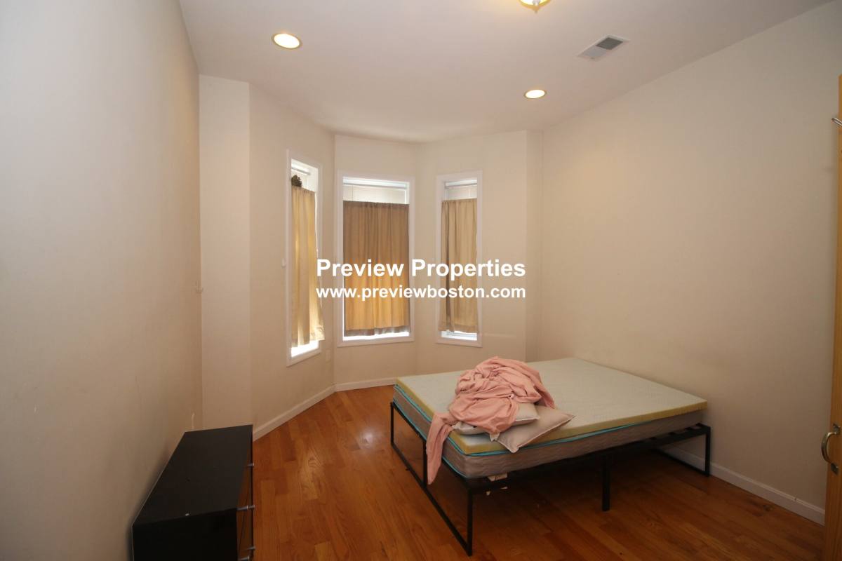 Apartment for rent at 10 Moreland #2P, Boston, MA 02118